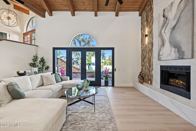 1131 W LAWRENCE Lane, Phoenix, AZ 85021