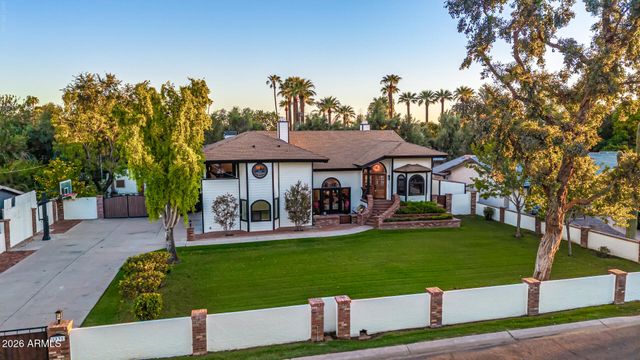 1131 W LAWRENCE Lane, Phoenix, AZ 85021