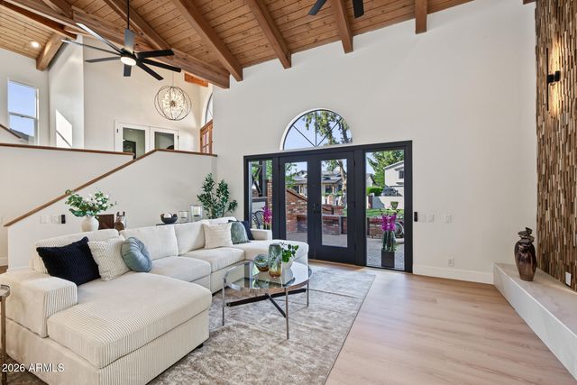 1131 W LAWRENCE Lane, Phoenix, AZ 85021