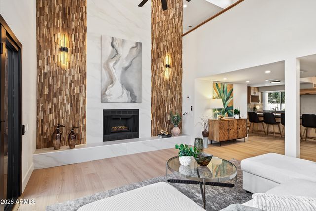 1131 W LAWRENCE Lane, Phoenix, AZ 85021