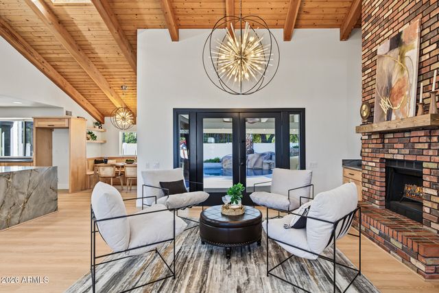 1131 W LAWRENCE Lane, Phoenix, AZ 85021