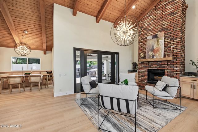 1131 W LAWRENCE Lane, Phoenix, AZ 85021
