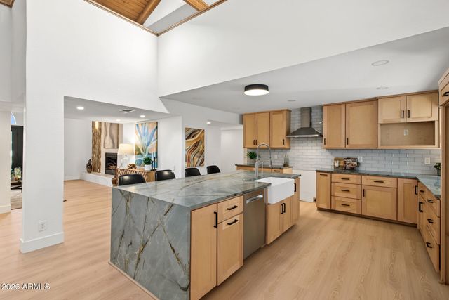 1131 W LAWRENCE Lane, Phoenix, AZ 85021