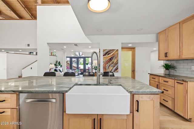 1131 W LAWRENCE Lane, Phoenix, AZ 85021