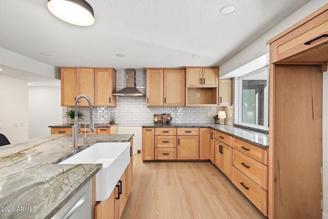 1131 W LAWRENCE Lane, Phoenix, AZ 85021