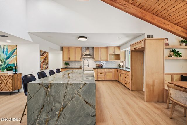 1131 W LAWRENCE Lane, Phoenix, AZ 85021