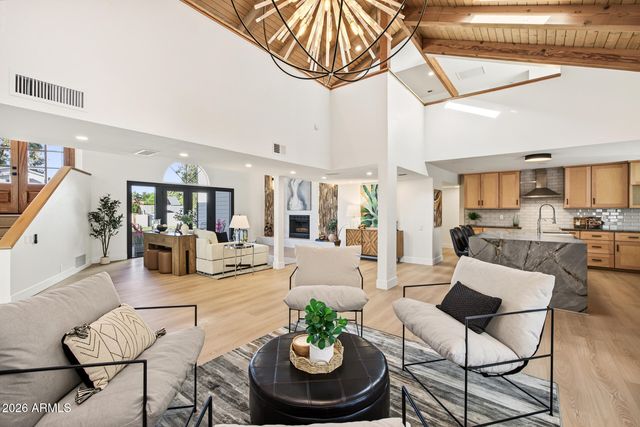 1131 W LAWRENCE Lane, Phoenix, AZ 85021