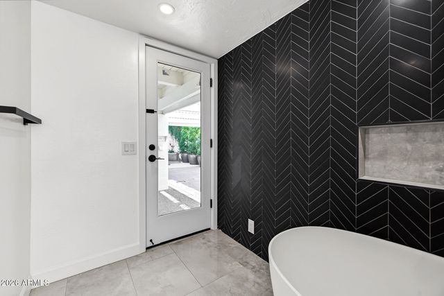 1131 W LAWRENCE Lane, Phoenix, AZ 85021