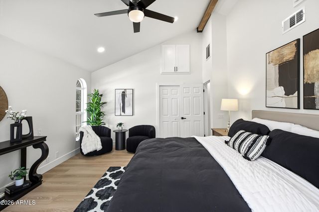 1131 W LAWRENCE Lane, Phoenix, AZ 85021