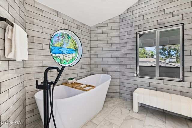 1131 W LAWRENCE Lane, Phoenix, AZ 85021