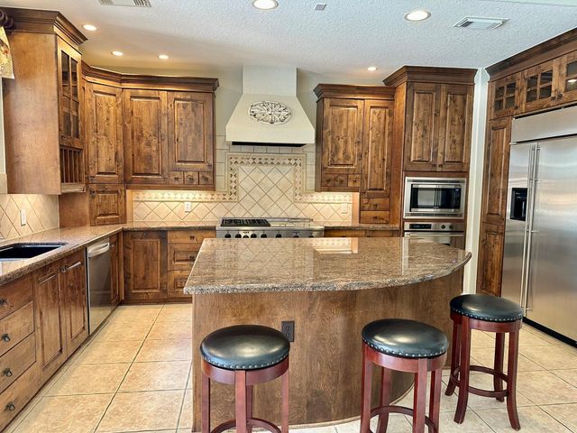107 E Mirror Ridge Circle, The Woodlands, TX 77382