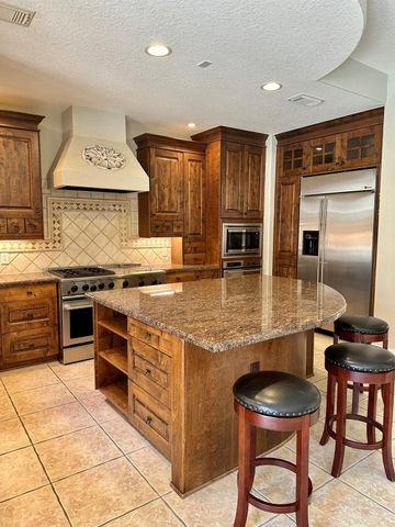 107 E Mirror Ridge Circle, The Woodlands, TX 77382