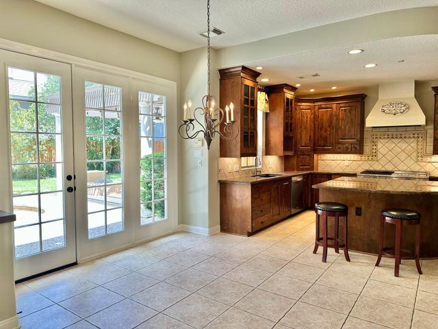 107 E Mirror Ridge Circle, The Woodlands, TX 77382