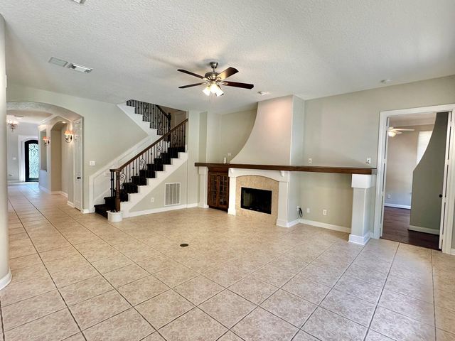 107 E Mirror Ridge Circle, The Woodlands, TX 77382