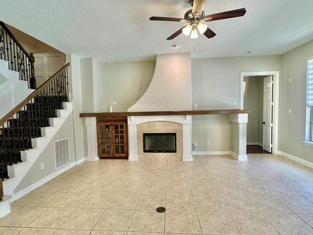 107 E Mirror Ridge Circle, The Woodlands, TX 77382