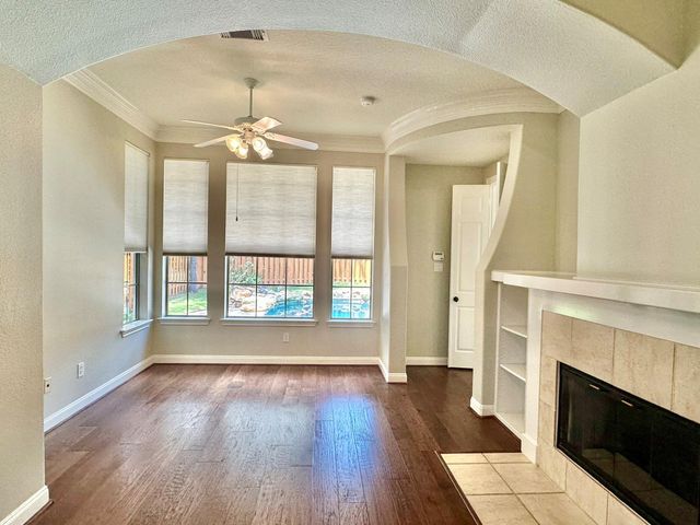 107 E Mirror Ridge Circle, The Woodlands, TX 77382