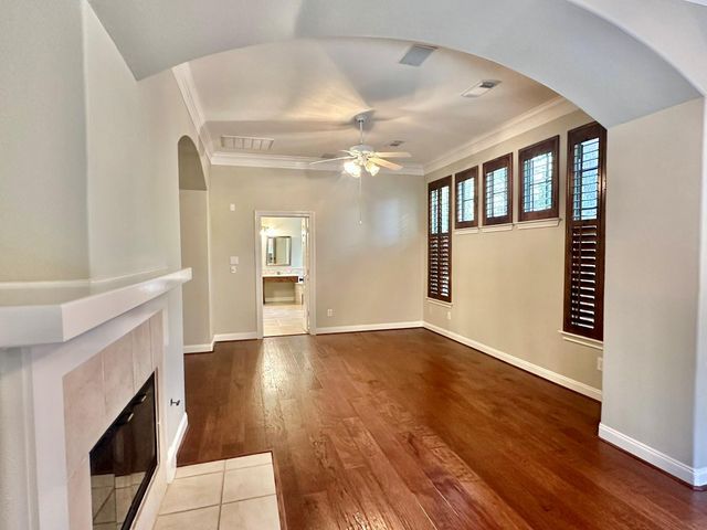 107 E Mirror Ridge Circle, The Woodlands, TX 77382