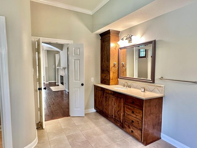 107 E Mirror Ridge Circle, The Woodlands, TX 77382
