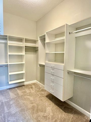 107 E Mirror Ridge Circle, The Woodlands, TX 77382