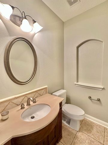 107 E Mirror Ridge Circle, The Woodlands, TX 77382