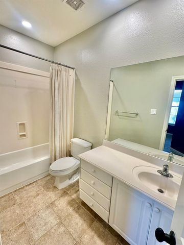107 E Mirror Ridge Circle, The Woodlands, TX 77382