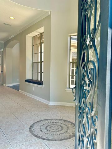 107 E Mirror Ridge Circle, The Woodlands, TX 77382