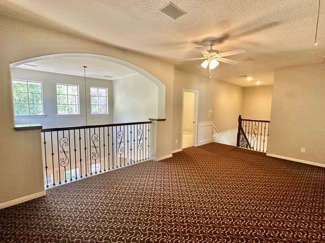 107 E Mirror Ridge Circle, The Woodlands, TX 77382