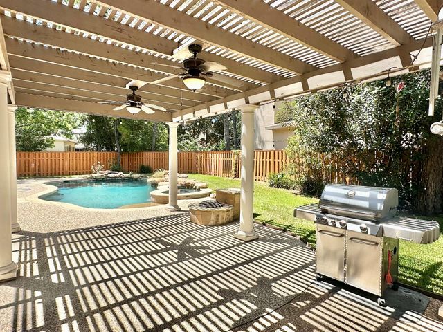 107 E Mirror Ridge Circle, The Woodlands, TX 77382
