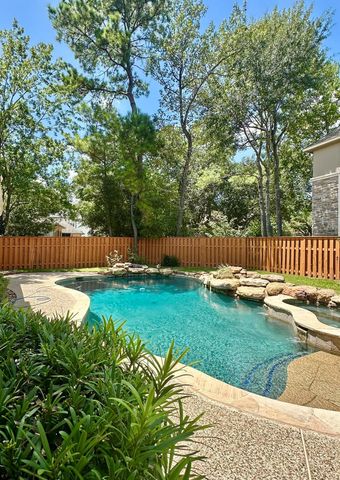 107 E Mirror Ridge Circle, The Woodlands, TX 77382