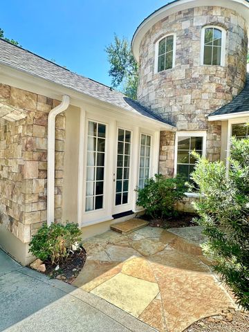 107 E Mirror Ridge Circle, The Woodlands, TX 77382
