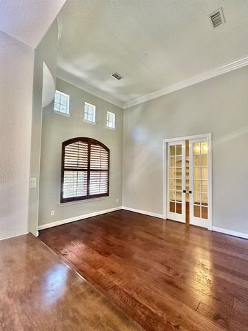 107 E Mirror Ridge Circle, The Woodlands, TX 77382
