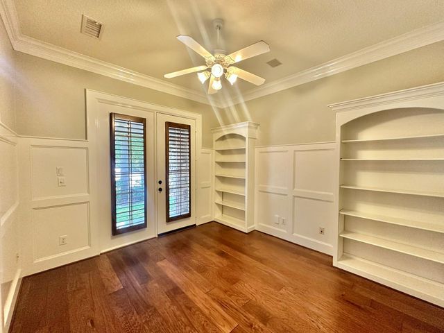 107 E Mirror Ridge Circle, The Woodlands, TX 77382
