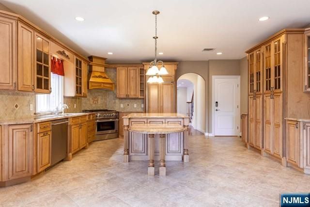 153 Old Palisade Road, Fort Lee, NJ 07024