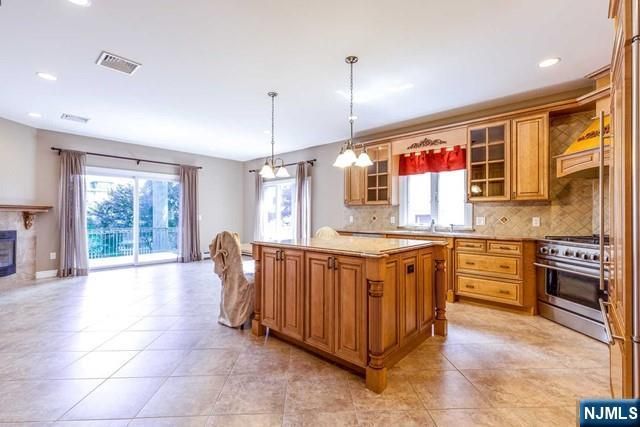 153 Old Palisade Road, Fort Lee, NJ 07024