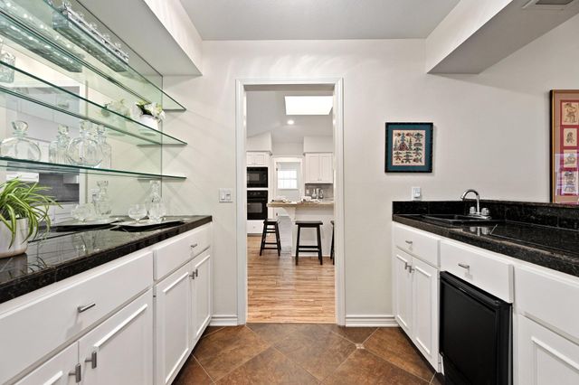 907 Vanguard ST, Lakeway, TX 78734