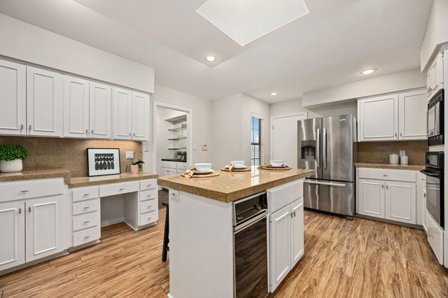 907 Vanguard ST, Lakeway, TX 78734