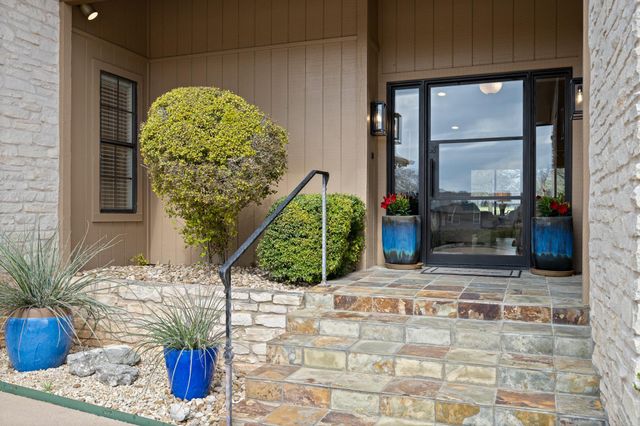 907 Vanguard ST, Lakeway, TX 78734