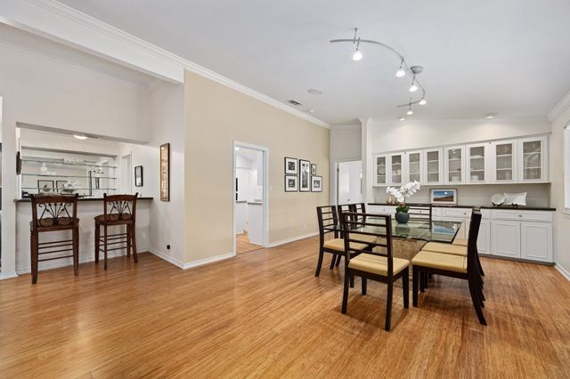 907 Vanguard ST, Lakeway, TX 78734