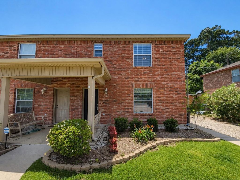 24015 Strong Pine Drive Drive B, Houston, TX 77336