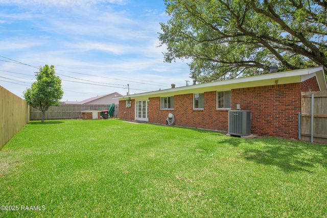 100 Maple Drive, Lafayette, LA 70506