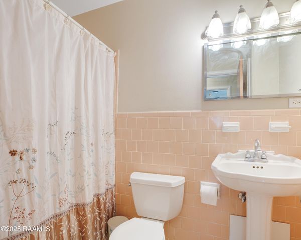 100 Maple Drive, Lafayette, LA 70506