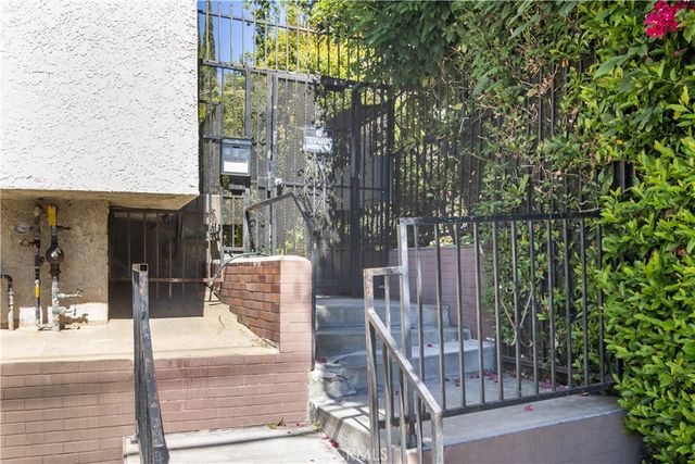 13203 Vanowen Street 8, North Hollywood, CA 91605