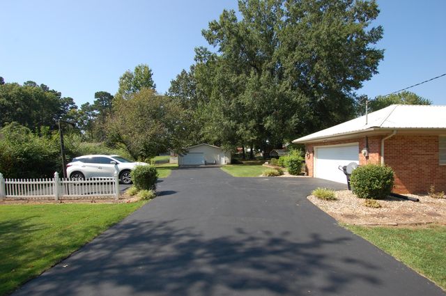 150 Maple Court, Paducah, KY 42003