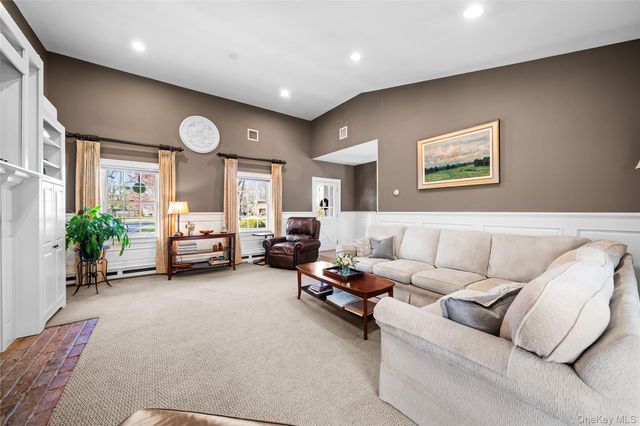 85 Fairview Avenue, Bayport, NY 11705