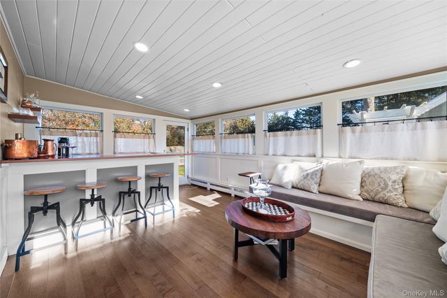 85 Fairview Avenue, Bayport, NY 11705