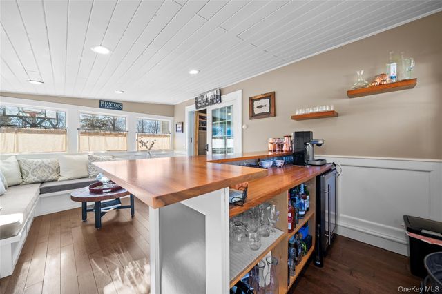 85 Fairview Avenue, Bayport, NY 11705