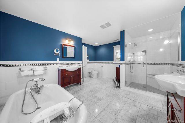 85 Fairview Avenue, Bayport, NY 11705