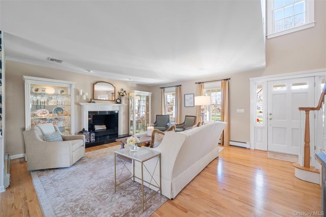 85 Fairview Avenue, Bayport, NY 11705