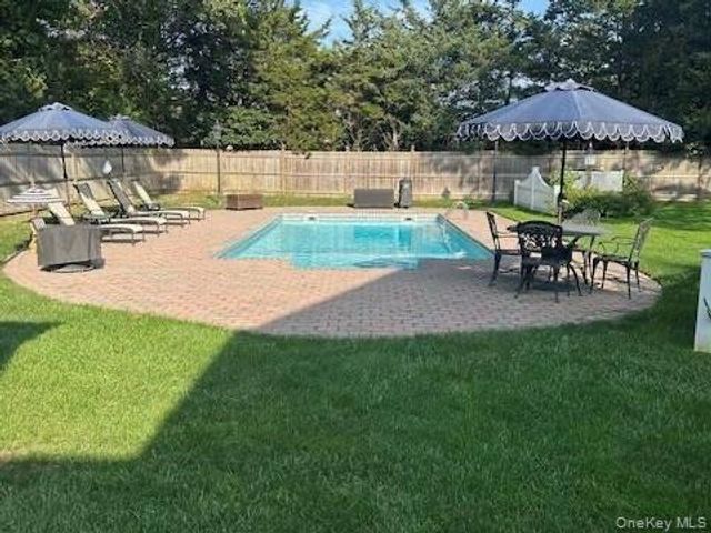 85 Fairview Avenue, Bayport, NY 11705