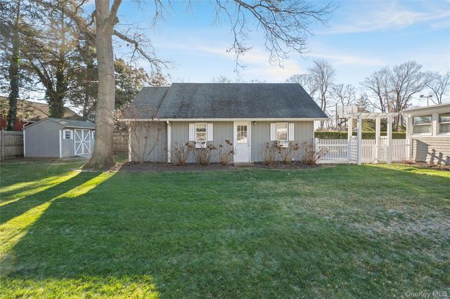 85 Fairview Avenue, Bayport, NY 11705